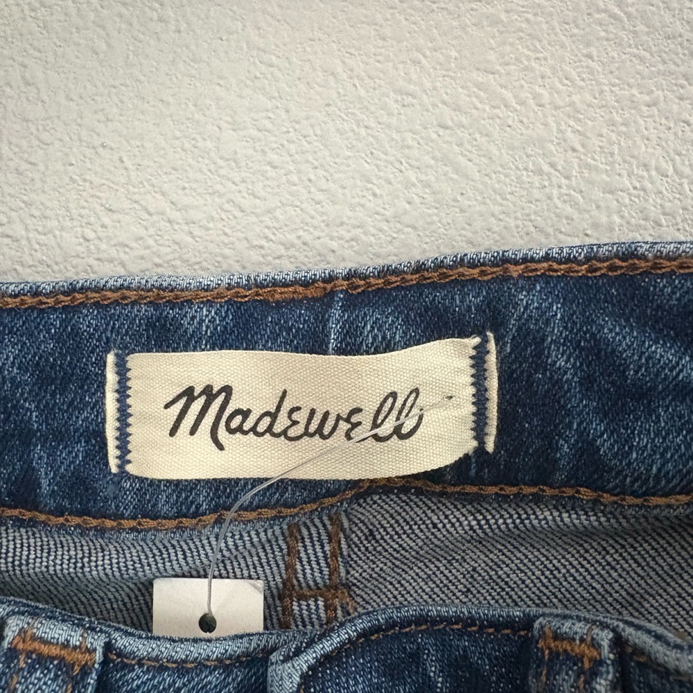 Madewell petite curvy 90s straight jean in Barlow wash - Picture 3 of 8